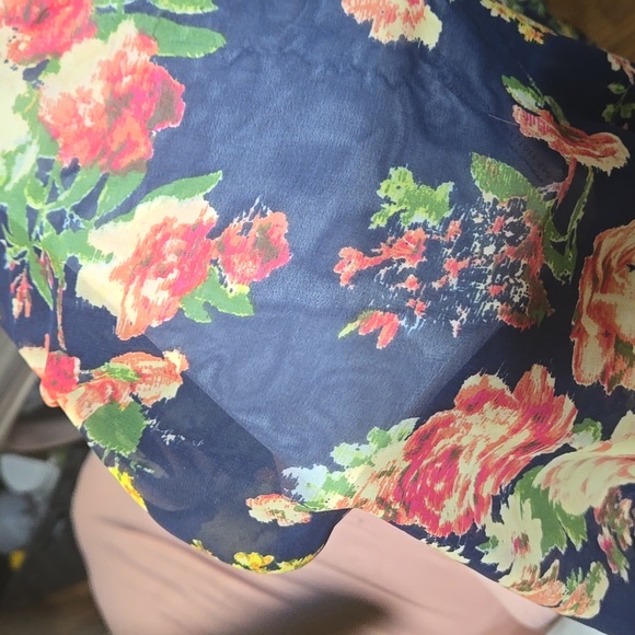 Gorgeous, versatile flowered kimono - Picture 2 of 3